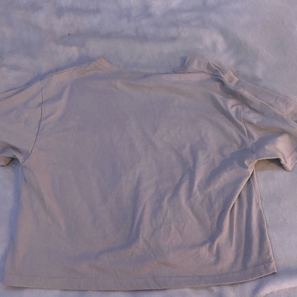 Good material, the chains feel cold but will warm up to your body temperature. - Picture 2 of 3